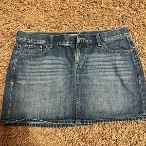 Old Navy denim mini skirt. Size 10